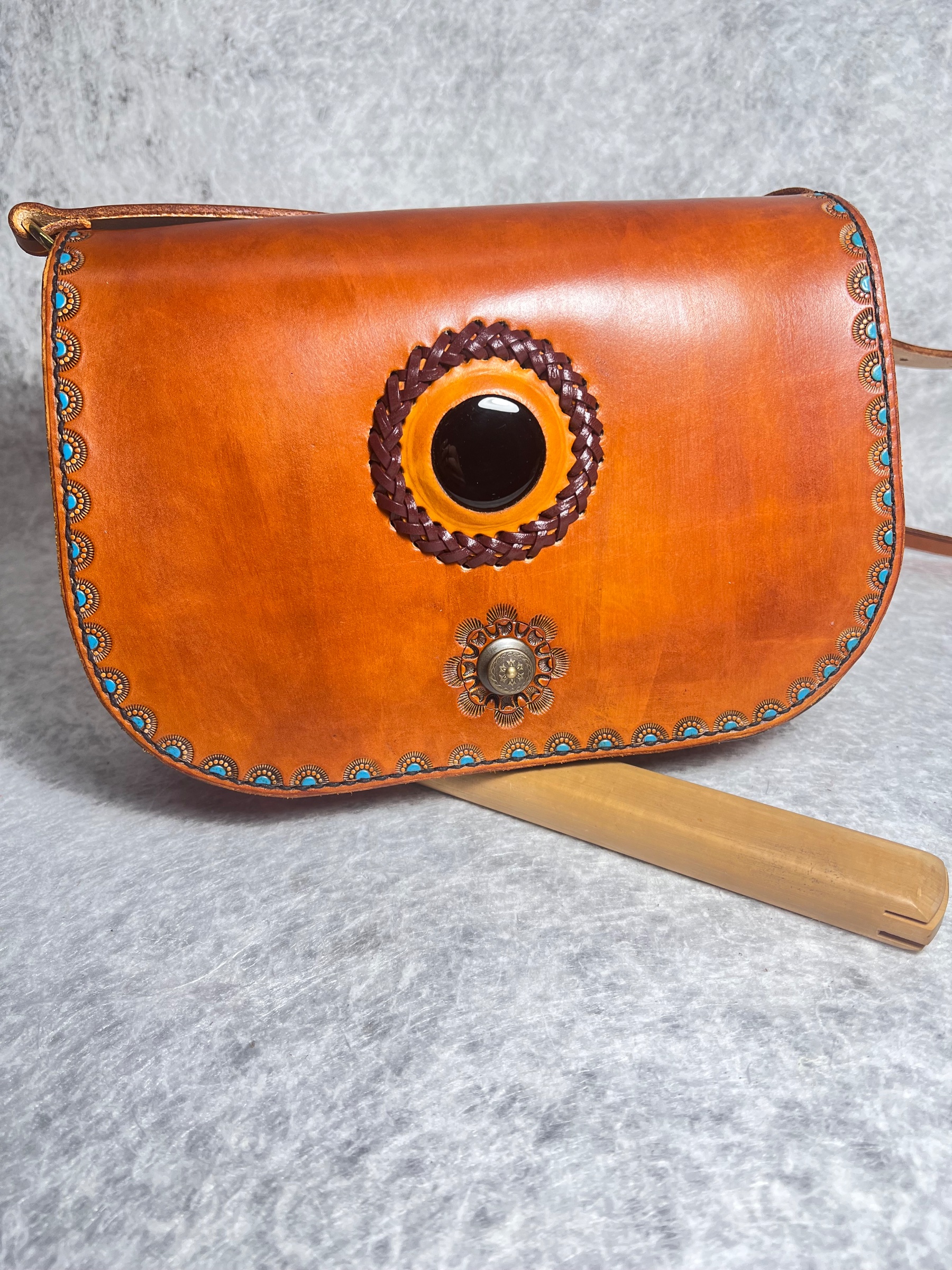 Sac repoussé couleur fauve