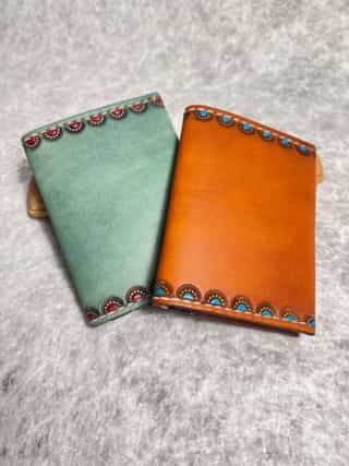 Portes cartes repoussés