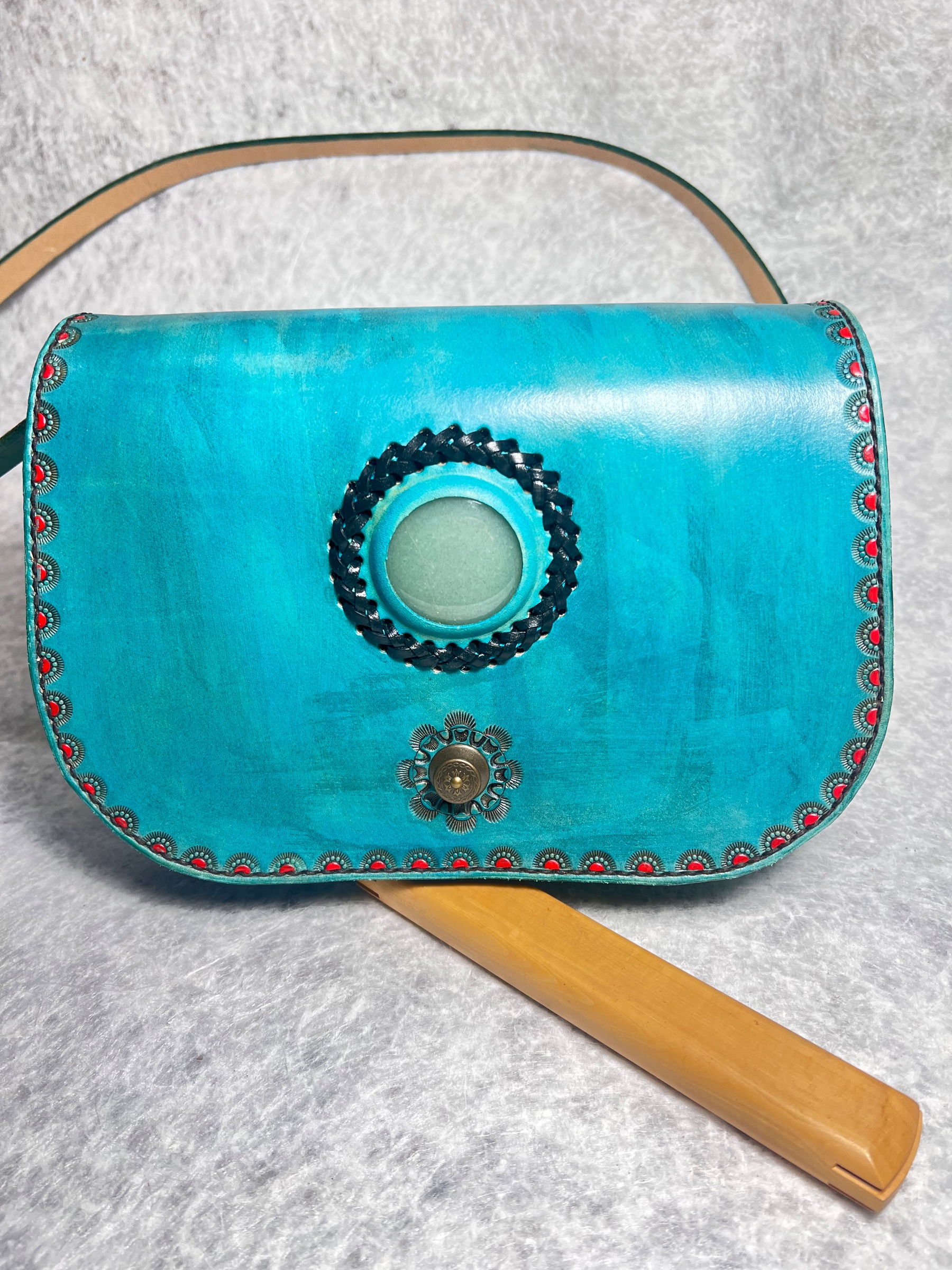 Sacs repoussé cuir tannage végétal turquoise