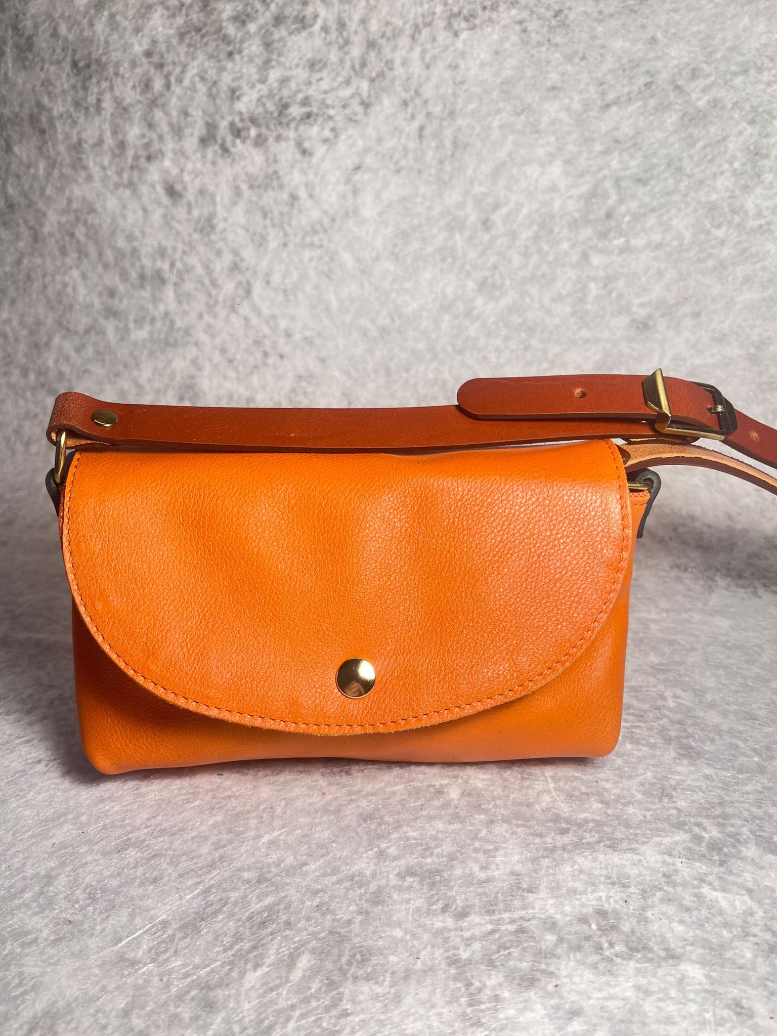 Sac à main en cuir orange