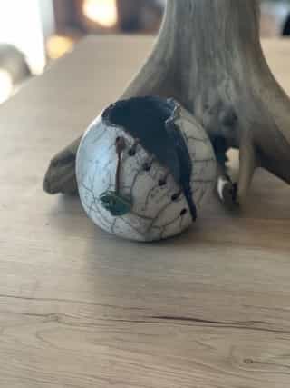Décoration Raku et lacet cuir