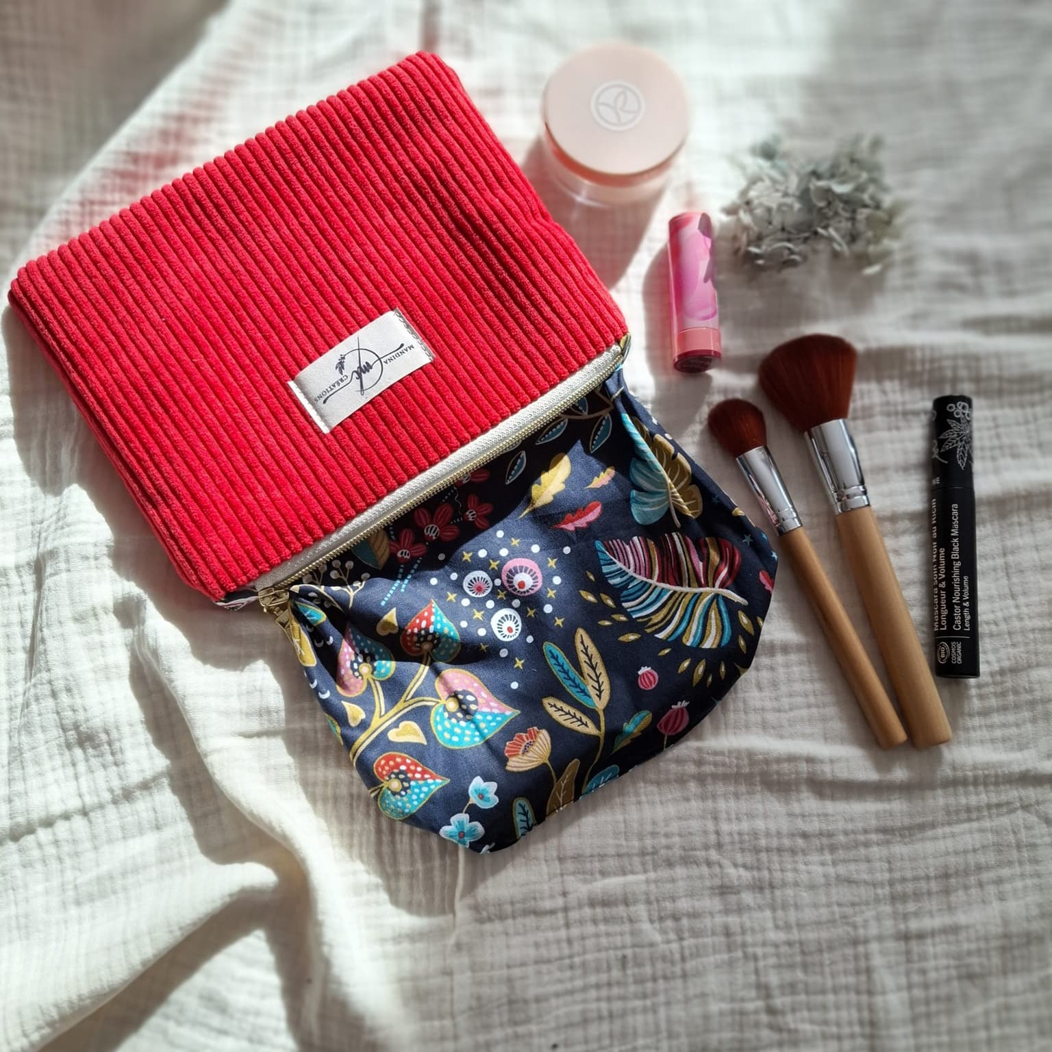 Pochette plate en velours côtelé vermillon - tissu Ancolie