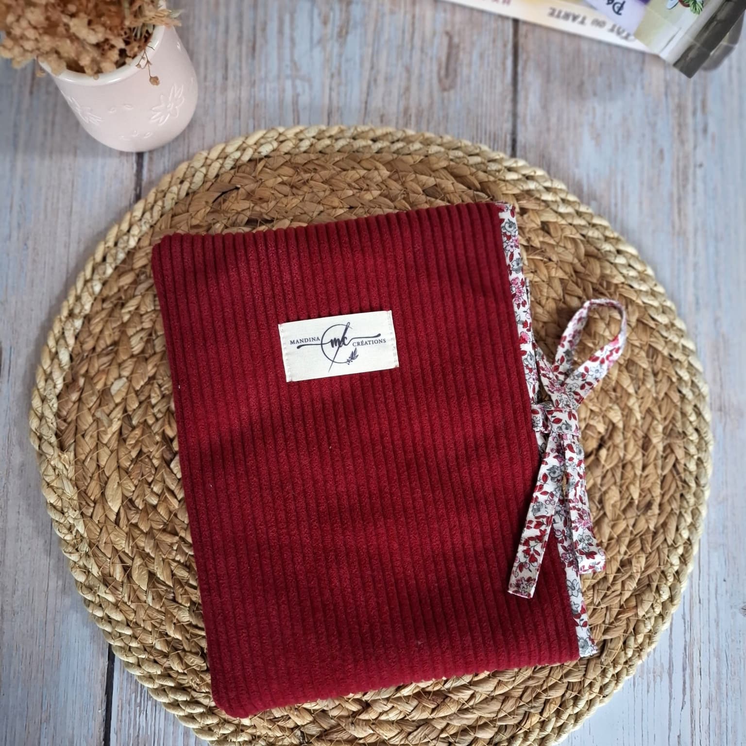 Pochette pour livre de poche en velours côtelé bordeaux - tissu Léonie rouge